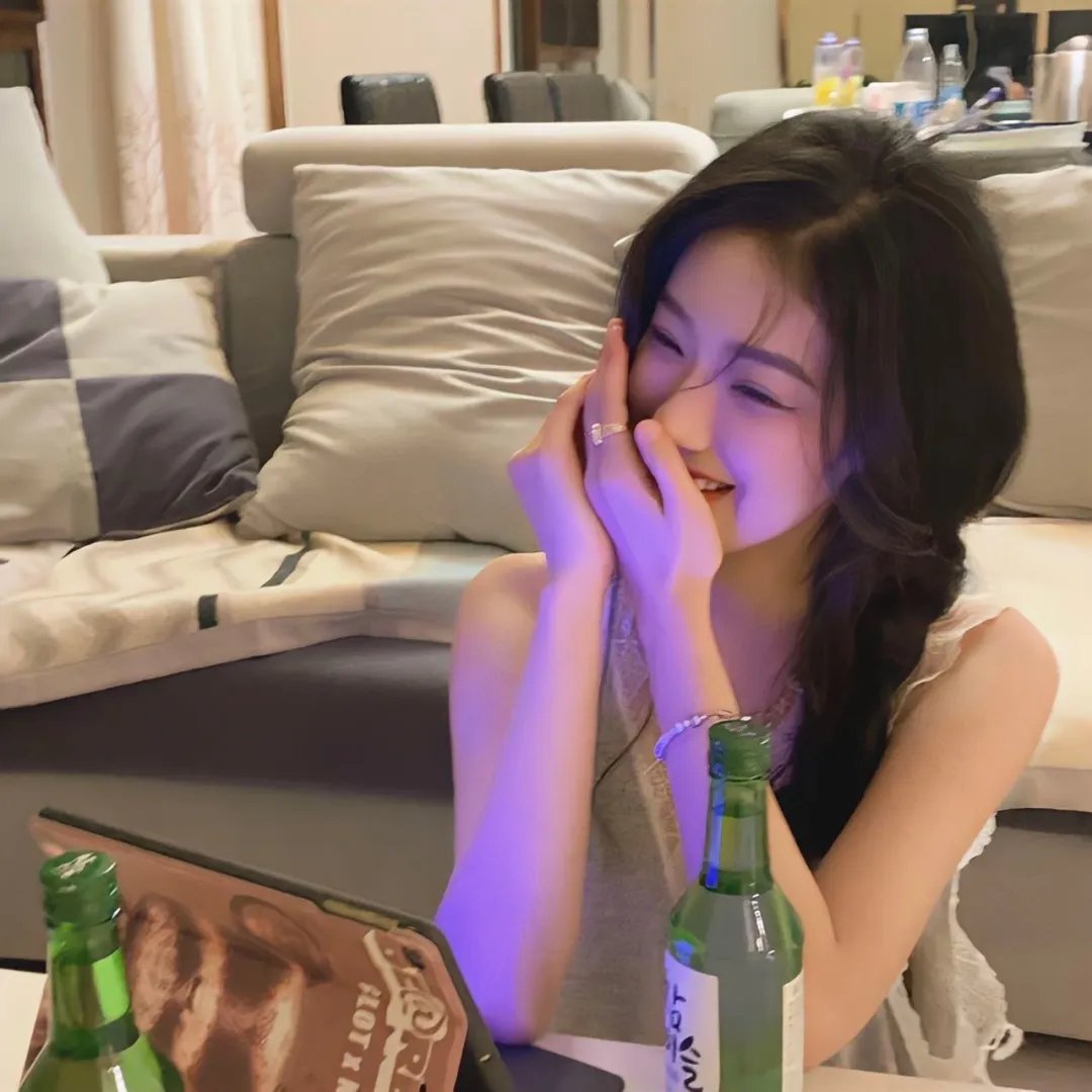 恋综女嘉宾脚踏两条船，一夜掉粉百万，深夜持续发酵